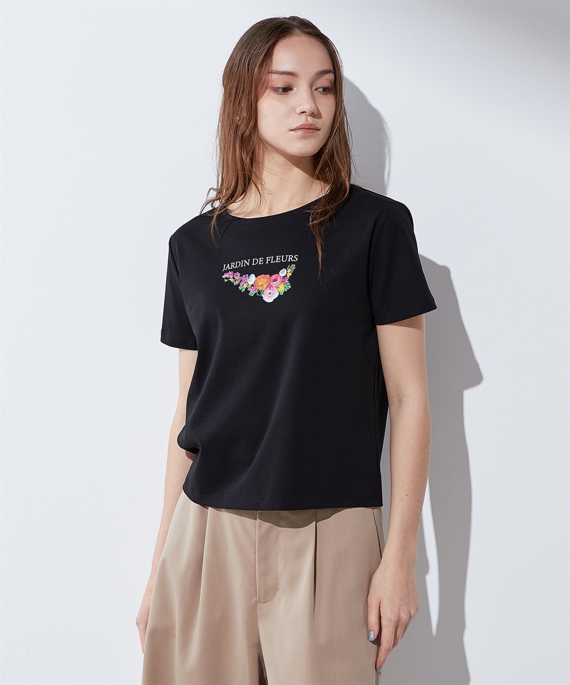 LE SOUK HOLIDAY 【接触冷感・汗じみ防止】ブーケプリントTシャツ_variation_1
