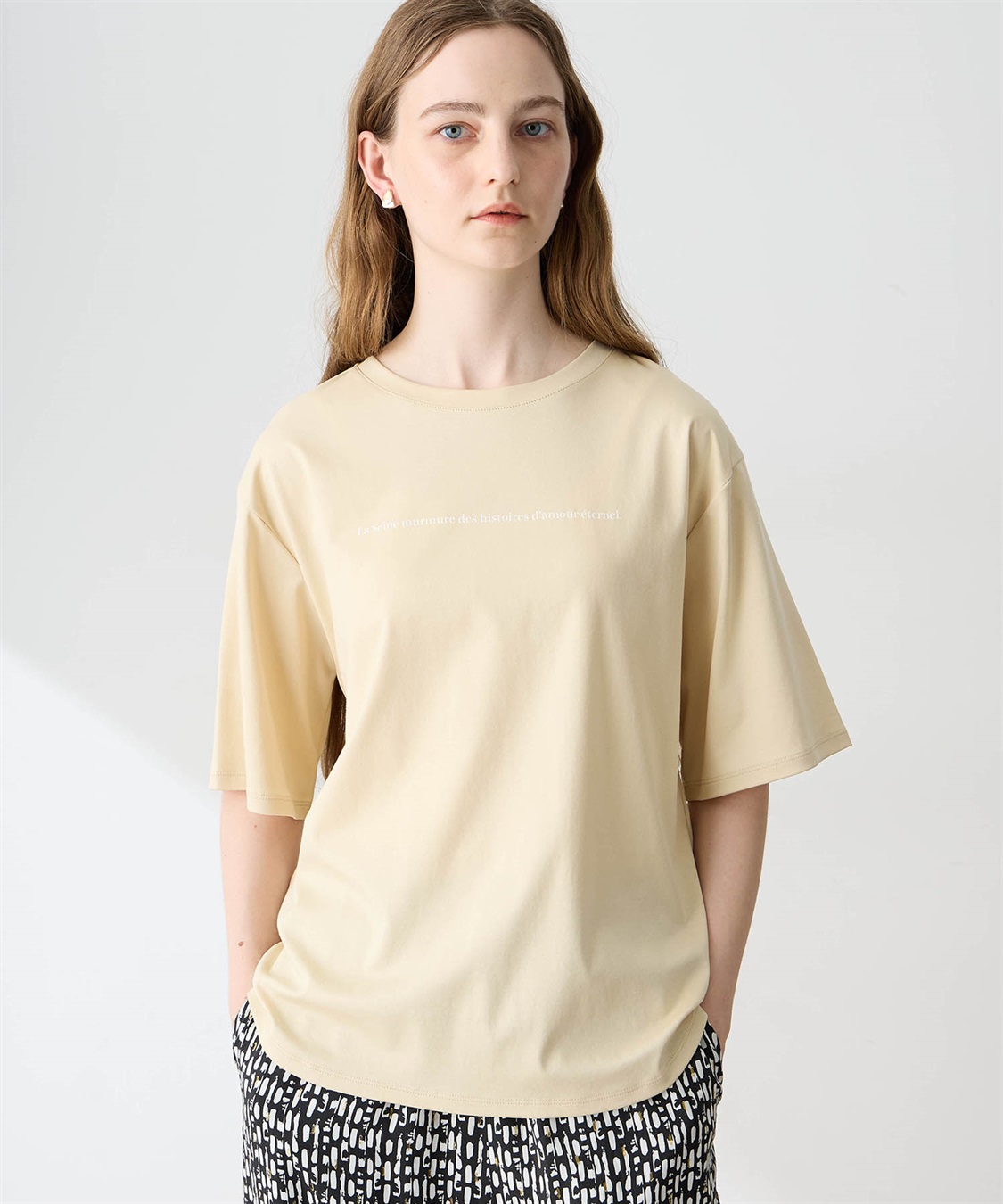 LE SOUK HOLIDAY ラウンドヘムバックプリントTシャツ【接触冷感・吸水速乾】_variation_2