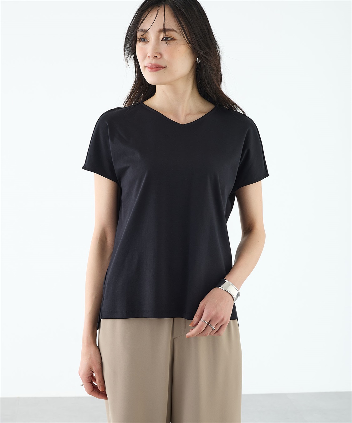 A/C DESIGN BY ALPHA CUBIC フレンチVネックTシャツ【すごツヤ・UVカット・接触冷感】_variation_2