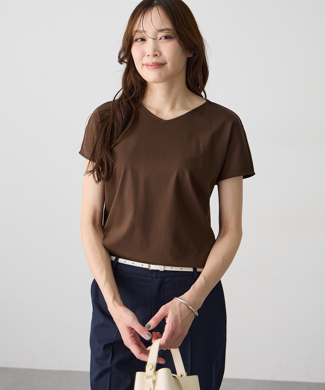 A/C DESIGN BY ALPHA CUBIC フレンチVネックTシャツ【すごツヤ・UVカット・接触冷感】_variation_4