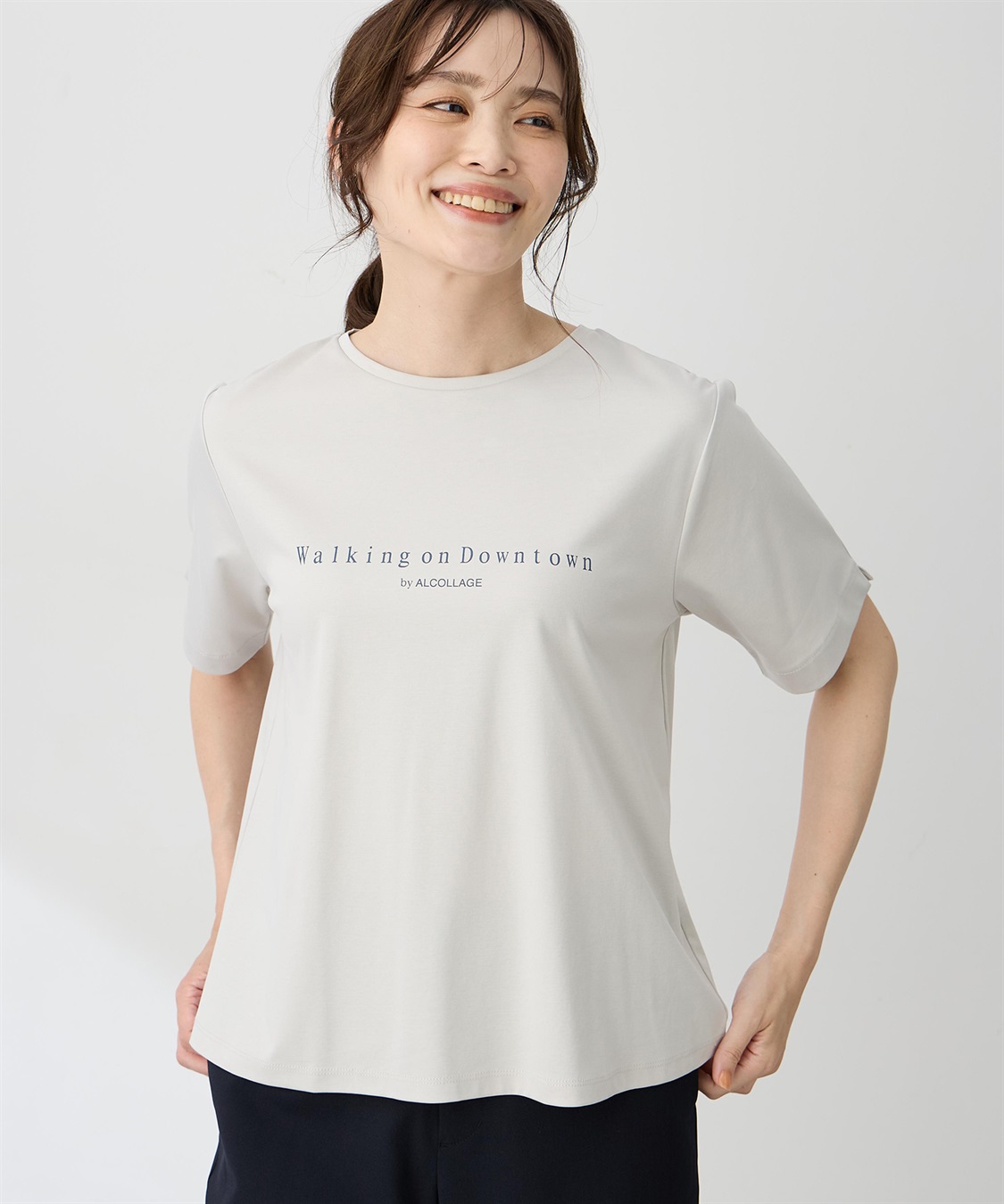 A/C DESIGN BY ALPHA CUBIC 【ALCOLLAGEプリント】ラウンドヘムプリントＴシャツ【すごツヤ・UVカット・接触冷感】_variation_1