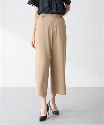 ストレッチワイドパンツ（モデル画像）