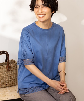 STYLE4 【ひやさらコットン】レースドッキングTシャツを着用した女性