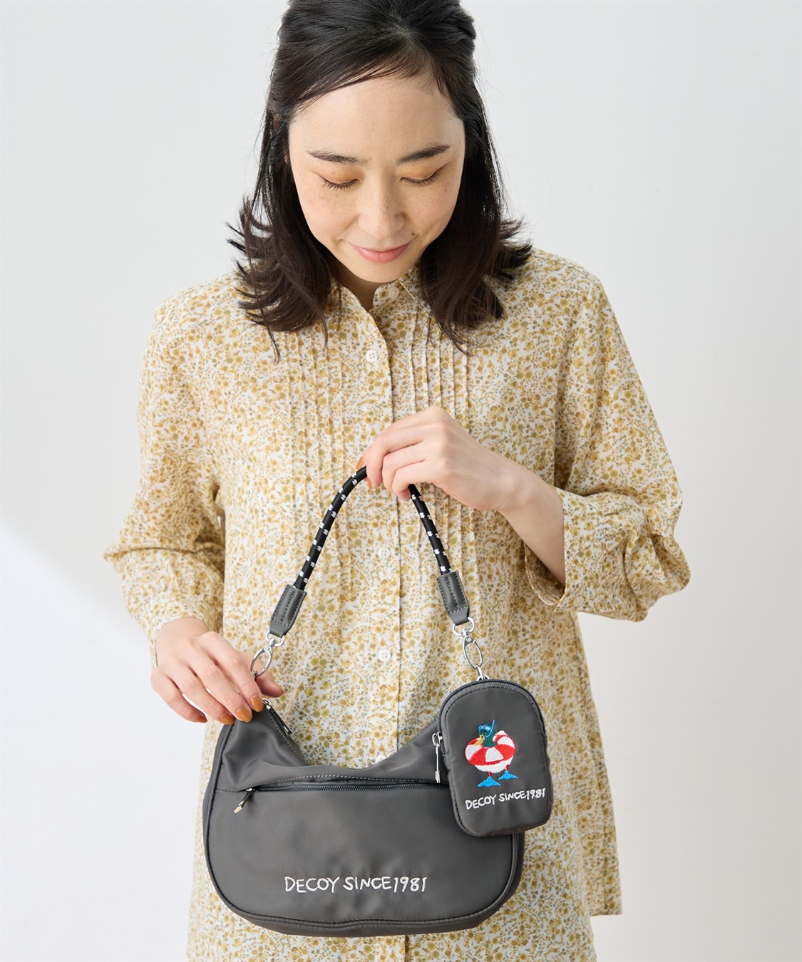 DECOY 【トムさんコラボ】コイくんワンポイント刺しゅうポーチ付きショルダーバッグ_variation_1