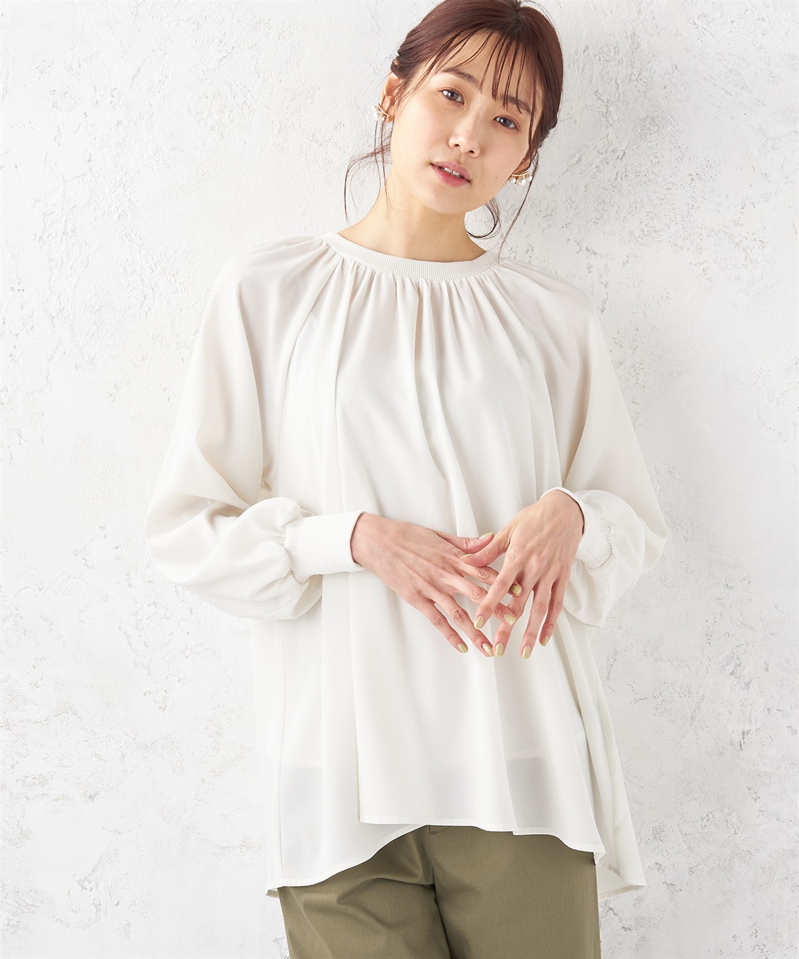 Petit Honfleur シャーリングネックブラウス_main