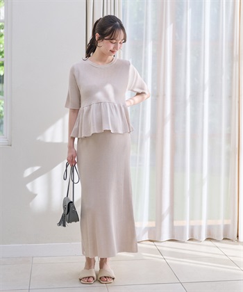 麻ライク ニットワンピース｜ペプラムシルエット 体型カバー マタニティワンピース 産前産後対応(ベージュ-Ｍ)