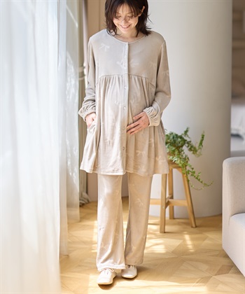 ベロアリボンエンボスパジャマ（マタニティ/ 妊婦服）授乳楽々 妊婦服 産前・産後対応(ベージュ-Ｍ)