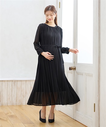 梨地シフォンプリーツ オケージョンワンピース（マタニティ/授乳服）授乳口付き 授乳楽々 妊婦服 産前・産後対応(ブラック-Ｍ)