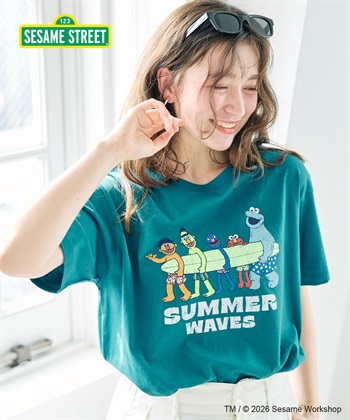 【セサミストリート/SESAME STREET】サーフフォトプリントTシャツ（ELMO＆FRIENDS）(エメラルド-M)
