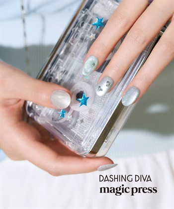 DASHING DIVA