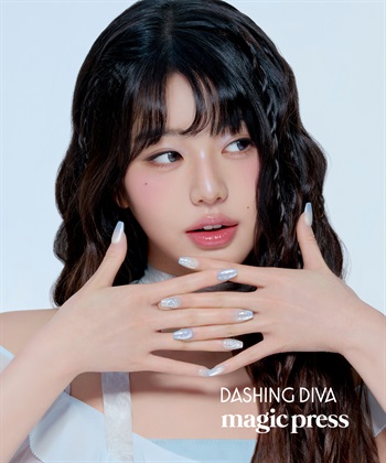 DASHING DIVA