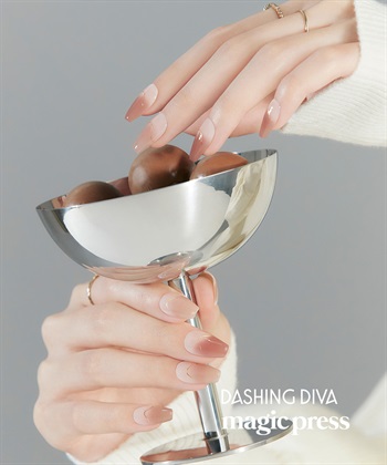 DASHING DIVA