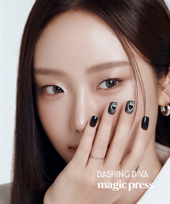 DASHING DIVA