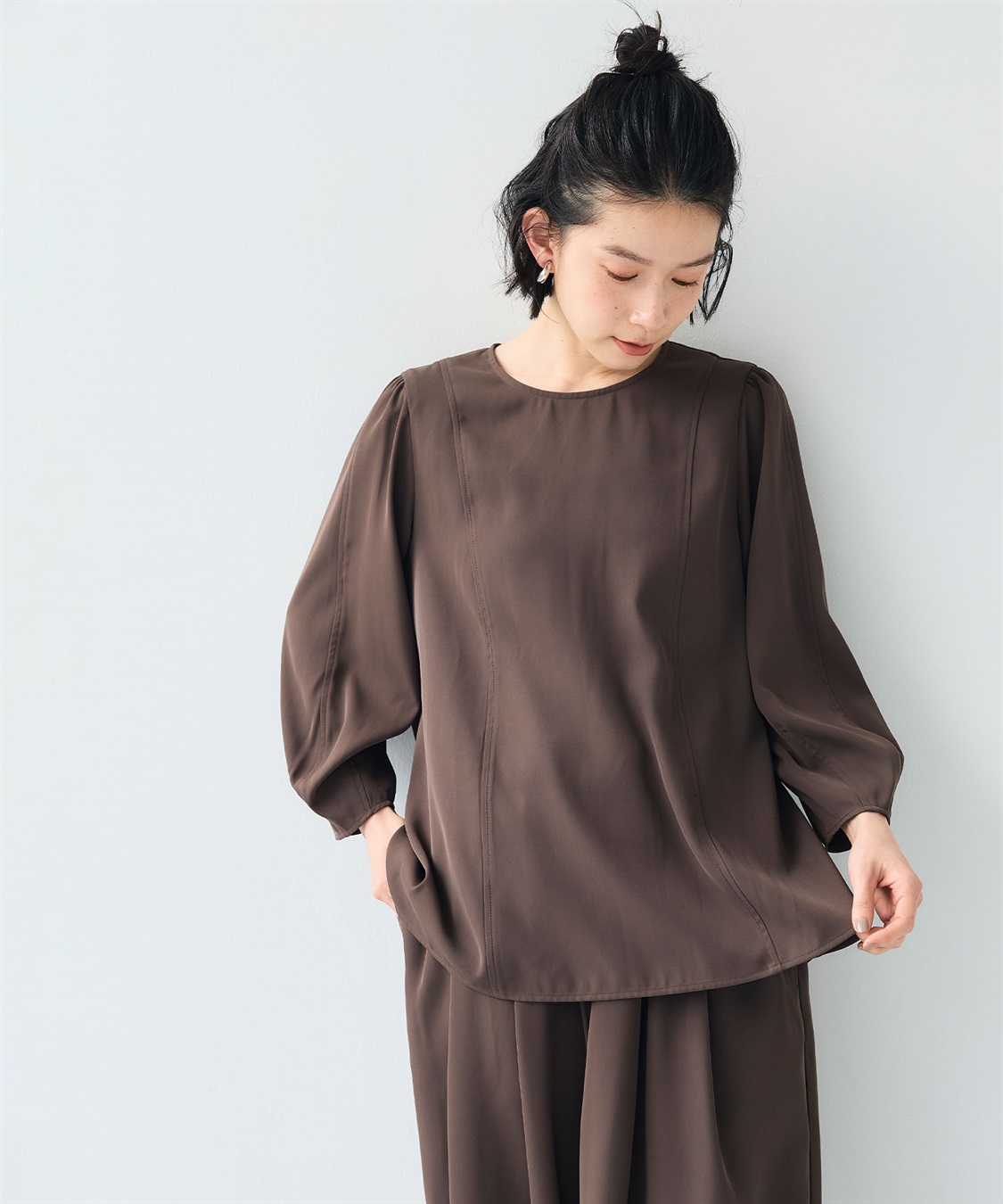 CROSS FUNCTION 《シワになりにくい》サマ美え バックサテンツイルパフブラウス_main