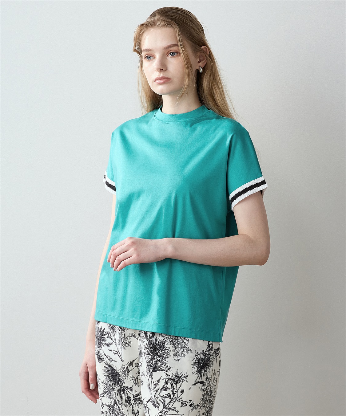 LE SOUK HOLIDAY 【接触冷感】袖テープモックネックTシャツ_sub_1