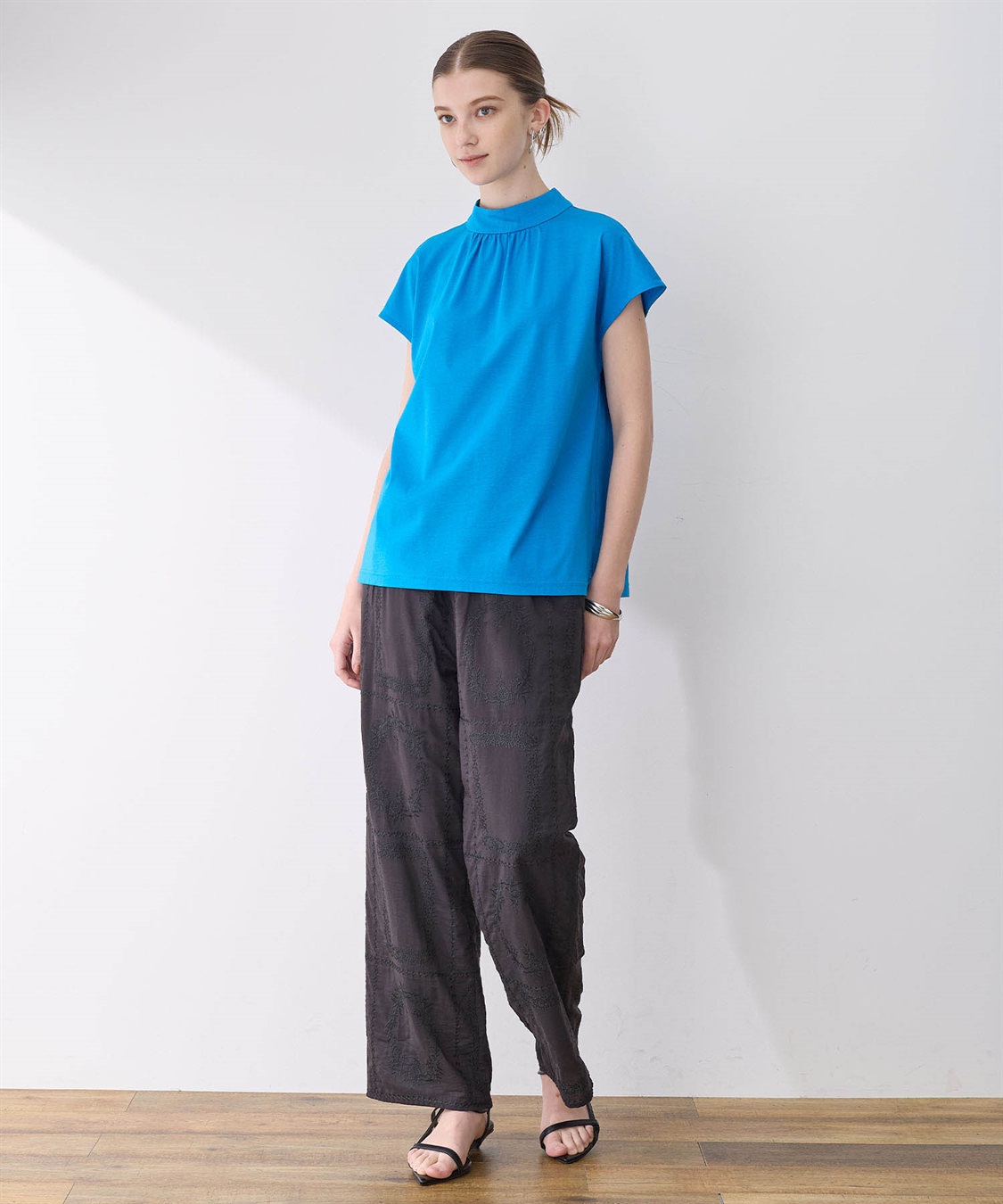 LE SOUK HOLIDAY 【接触冷感】ギャザーネックフレンチスリーブTシャツ_sub_15