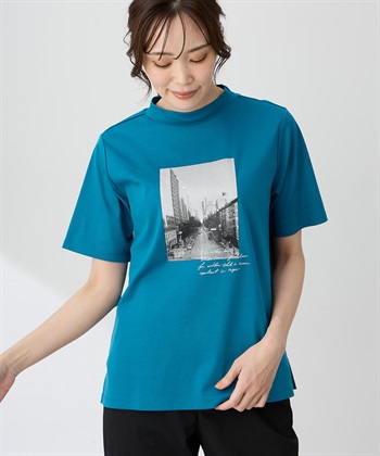 A/C DESIGN BY ALPHA CUBIC 【ALCOLLAGEプリント】フォトプリントモックネックＴシャツ【すごツヤ・UVカット・接触冷感】_subthumb_3