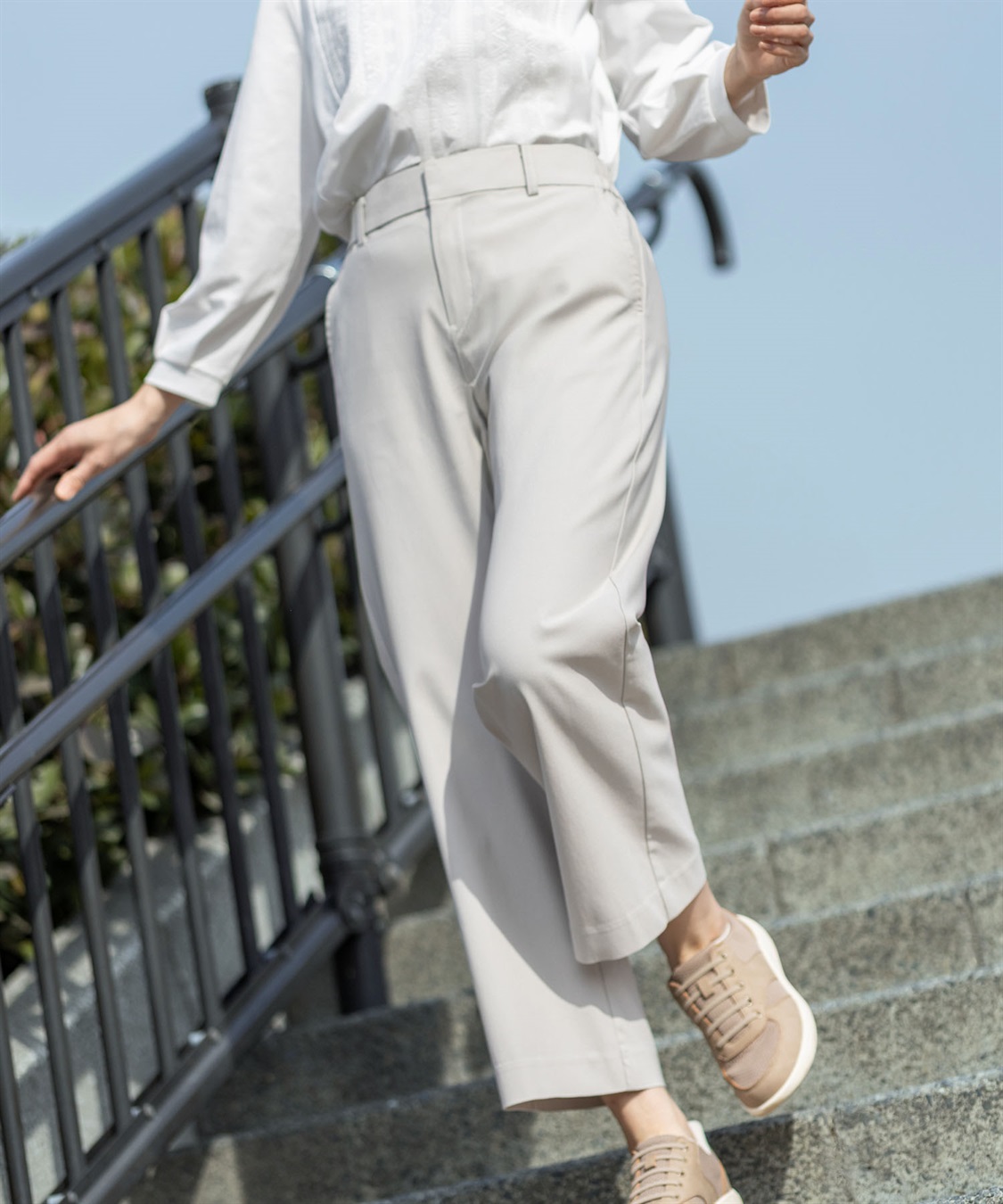 DECOY ストレッチストレートパンツ【接触冷感・後ろウエストゴム】_sub_1