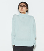 パールアクセントタートルネックニットプルオーバーの写真