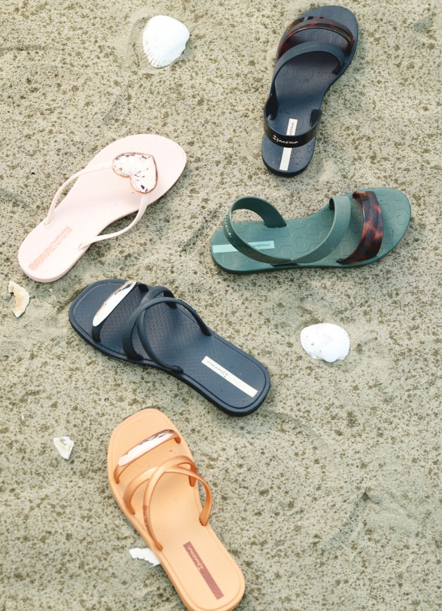 《Ipanema/イパネマ》サンダル VIRBANT SANDALと《Ipanema/イパネマ》MAXI FASHIONと《Ipanema/イパネマ》METAL CHIC SLIDEの画像