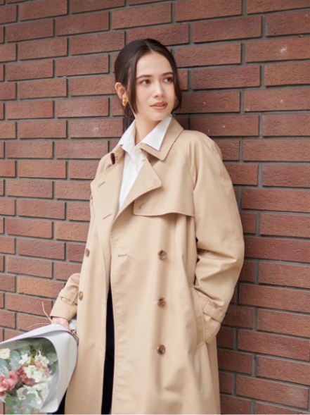 N.O.R.C Trench coat＆Shirt＆Pantsを着用した女性 02