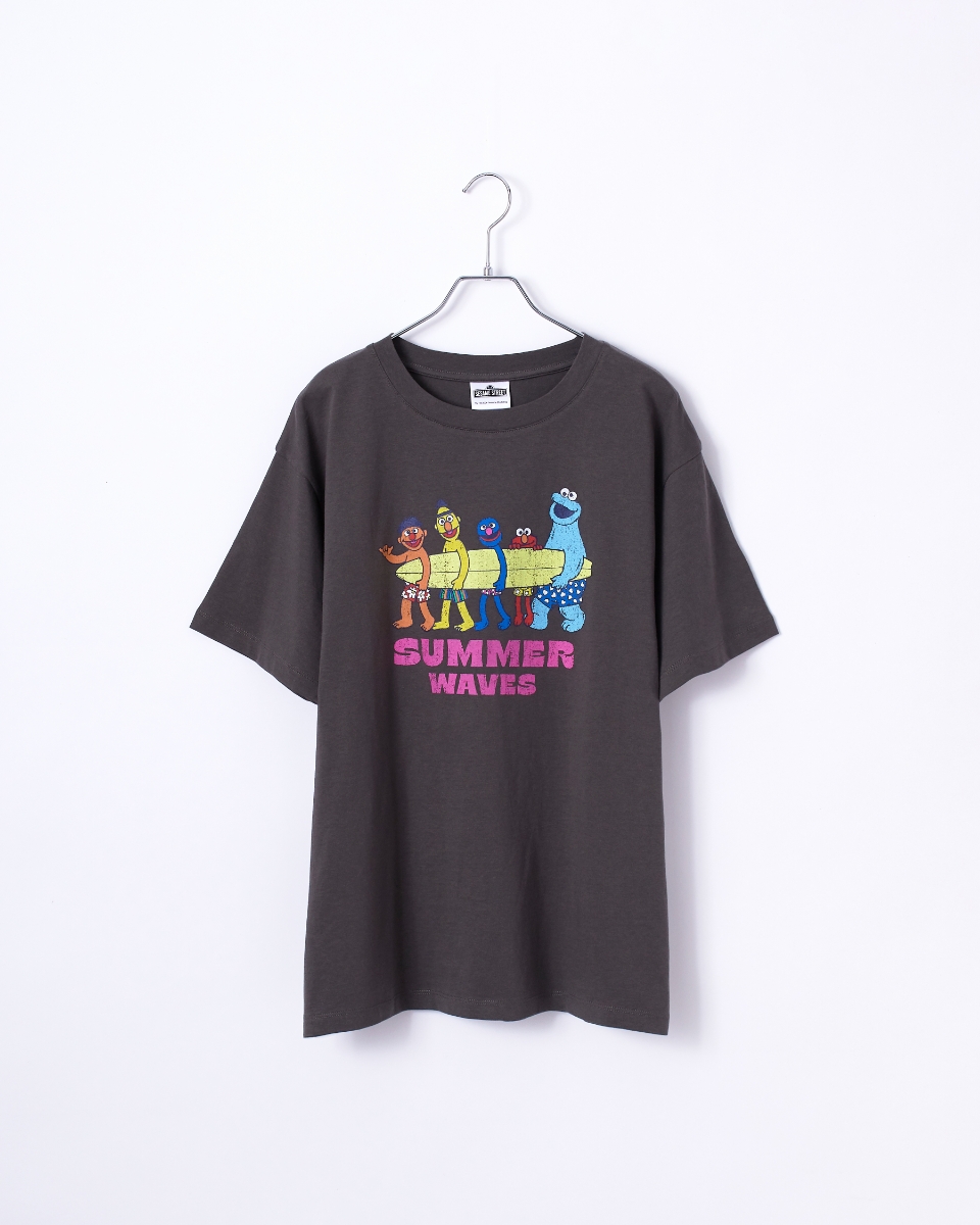 【セサミストリート/SESAME STREET】サーフフォトプリントTシャツ（ELMO＆FRIENDS）の画像