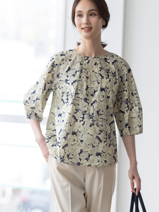 【Liberty】リバティプリントタックスリーブブラウスの着用イメージ