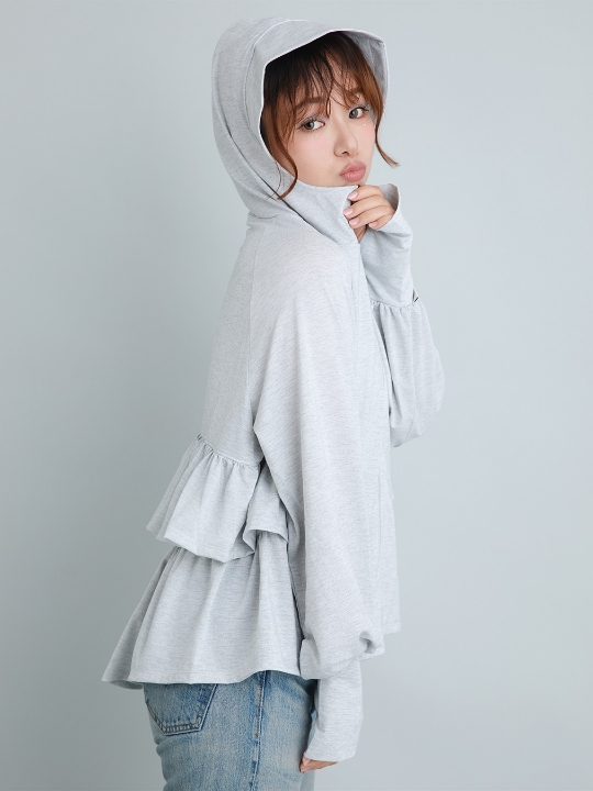 【Yoki】ラメ生地フード付きバックフリルパーカの着用イメージ