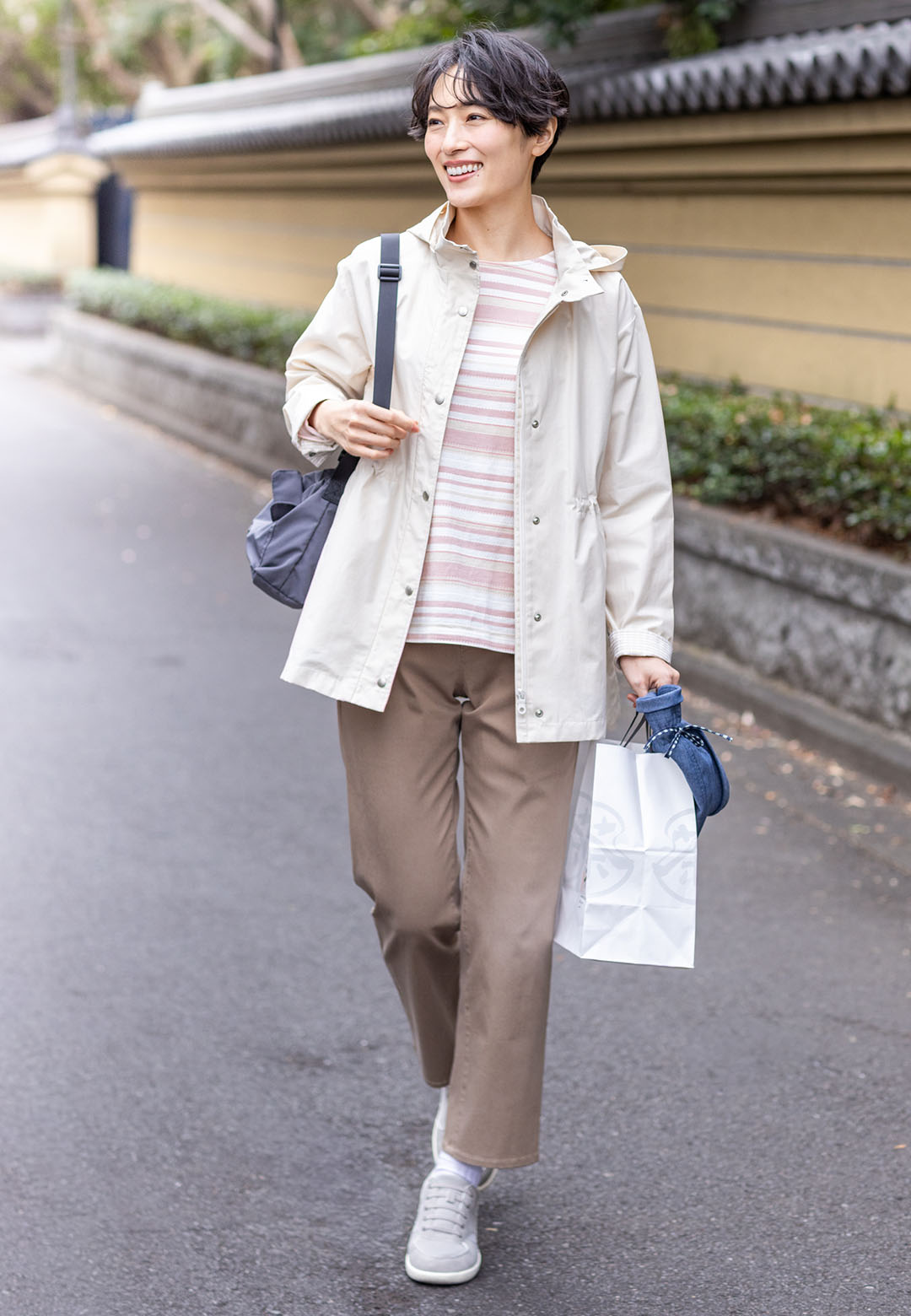 マウンテンパーカーを着用した女性2