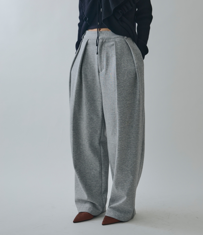 Two-Tuck Sweatpants MODEL1