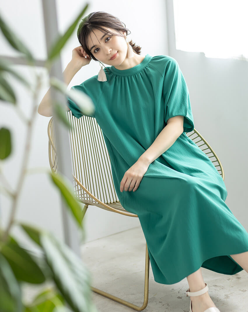 サッカーワンピースを着用した女性の画像01
