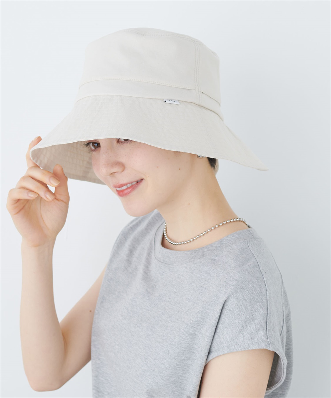 -TEN°スリットツバ広ハット ¥3,300 （税込）
