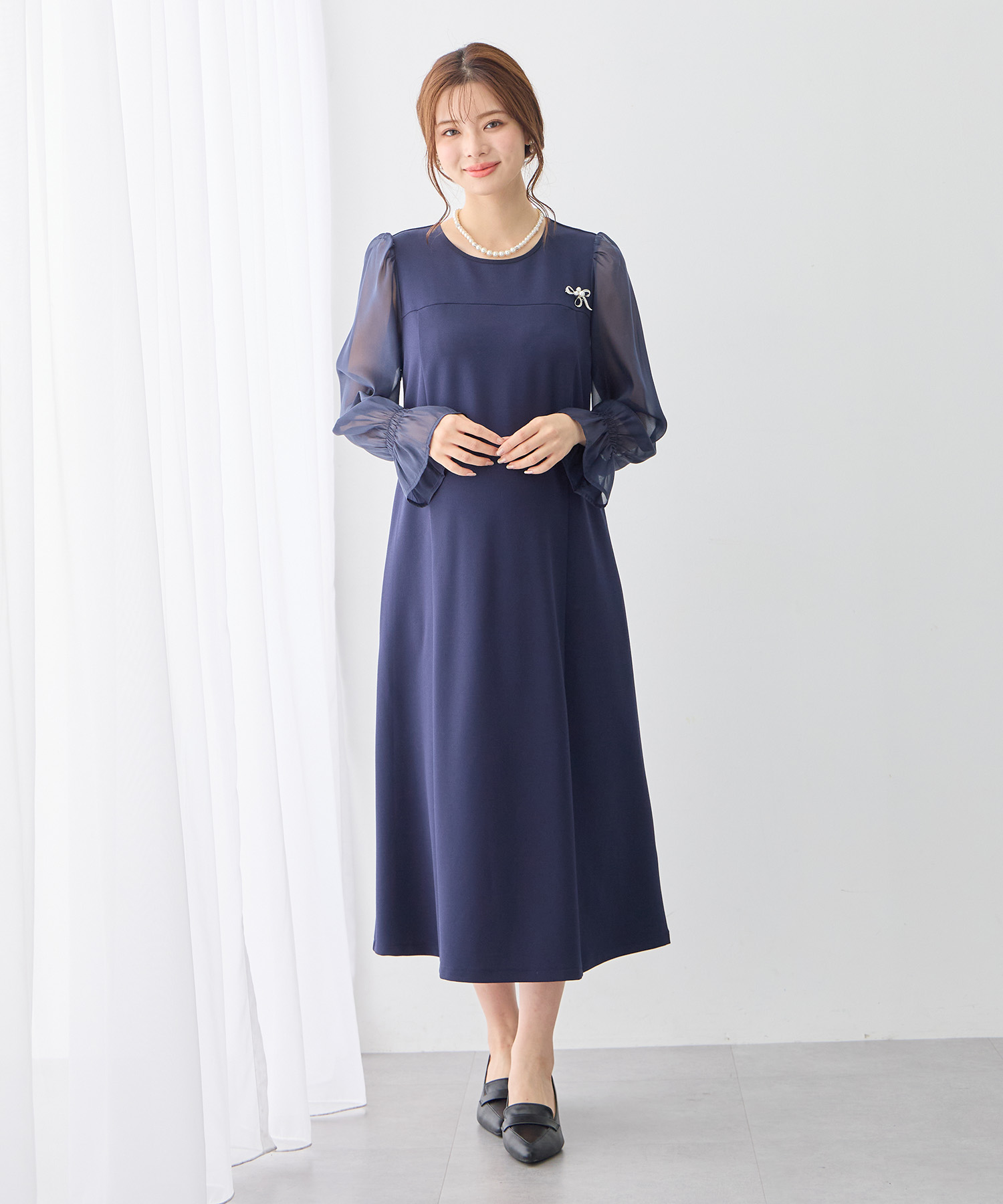 Navy（ネイビー）： 知的で上品。学校行事にも使いやすい、凛とした定番カラー
