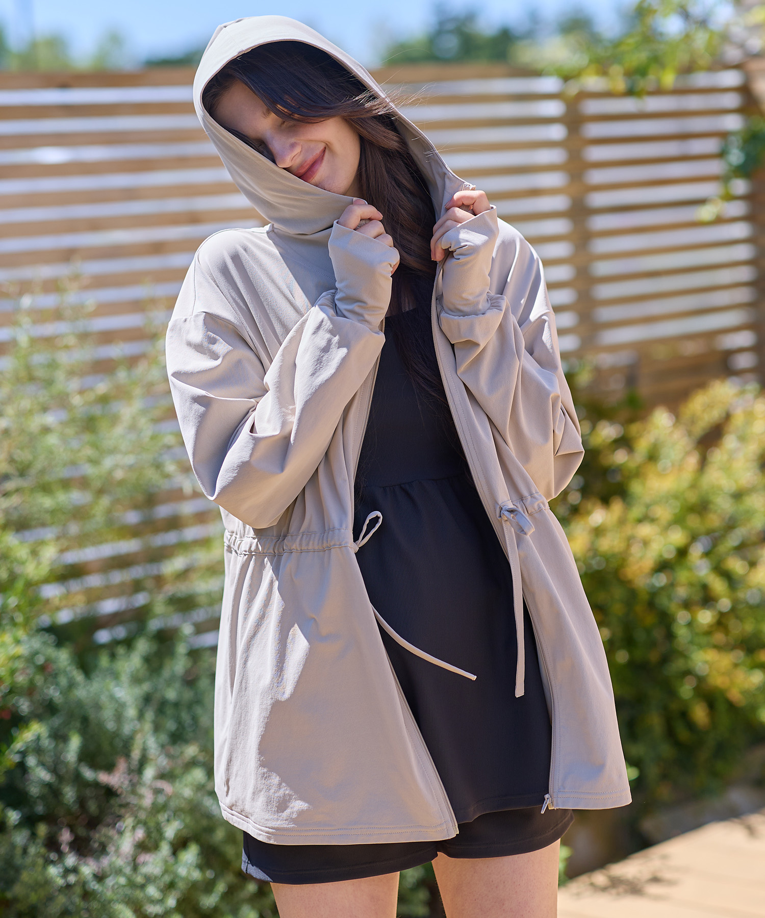 【ラッシュガード パーカー】UVカット99%以上、ストレッチ、吸水速乾　¥5,490（税込）</br>［商品詳細はこちら］