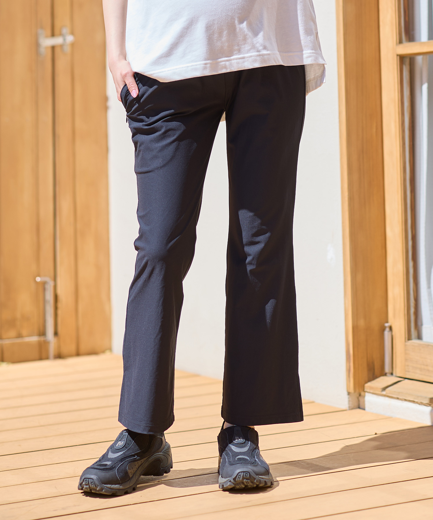 【ラッシュガード フレア パンツ】UVカット99%以上、ストレッチ、吸水速乾　¥4,390 （税込）</br>［商品詳細はこちら］