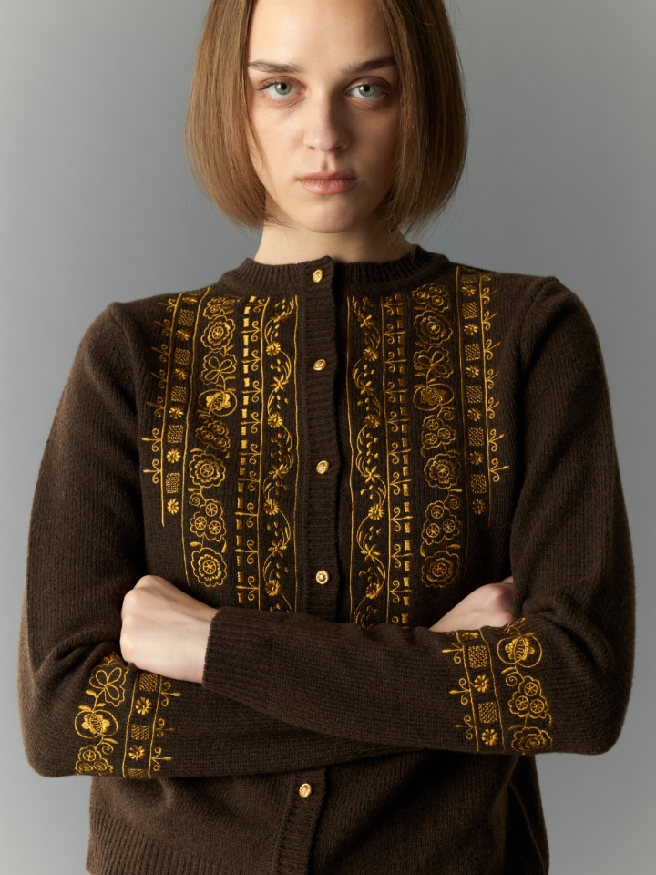 49AV JUNKO SHIMADA 2025AW COLLECTION vol.2 の服を着用しているモデル画像05
