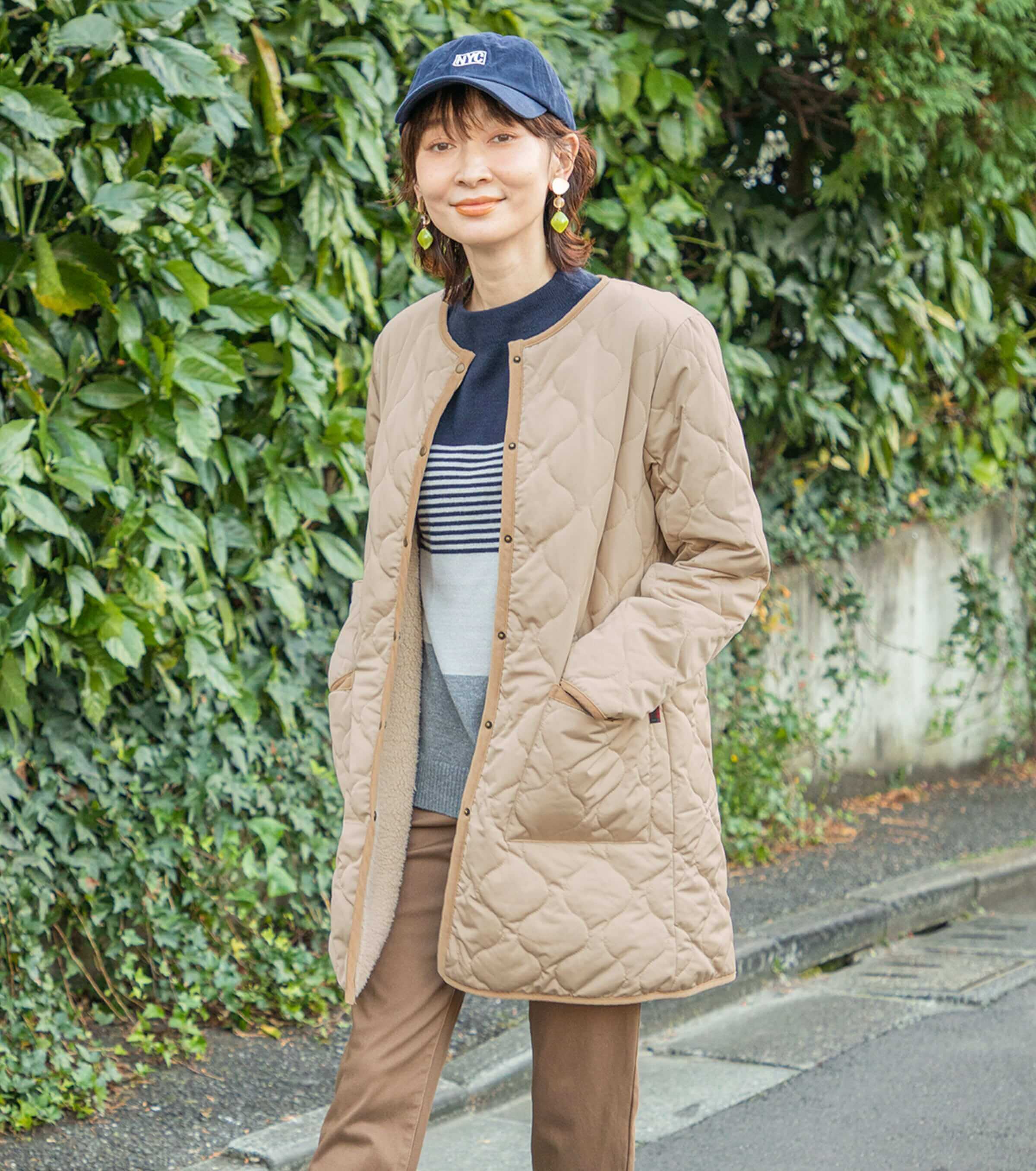 今年らしいキルトコートは明るめベージュを